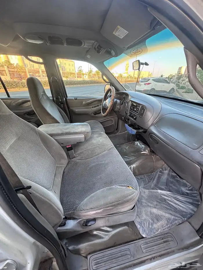 فورد اكسبديشن 2001 8