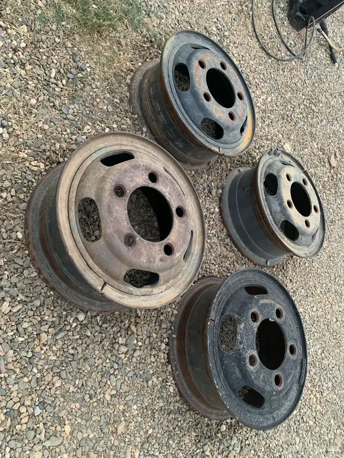 اربع جنوط دينا ايسيزو خمس مسمار 2