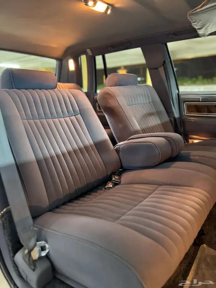 لينكون تاون كار 1983 مخزن كلاسيك سعودي وكالة ( تم البيع ) . 51