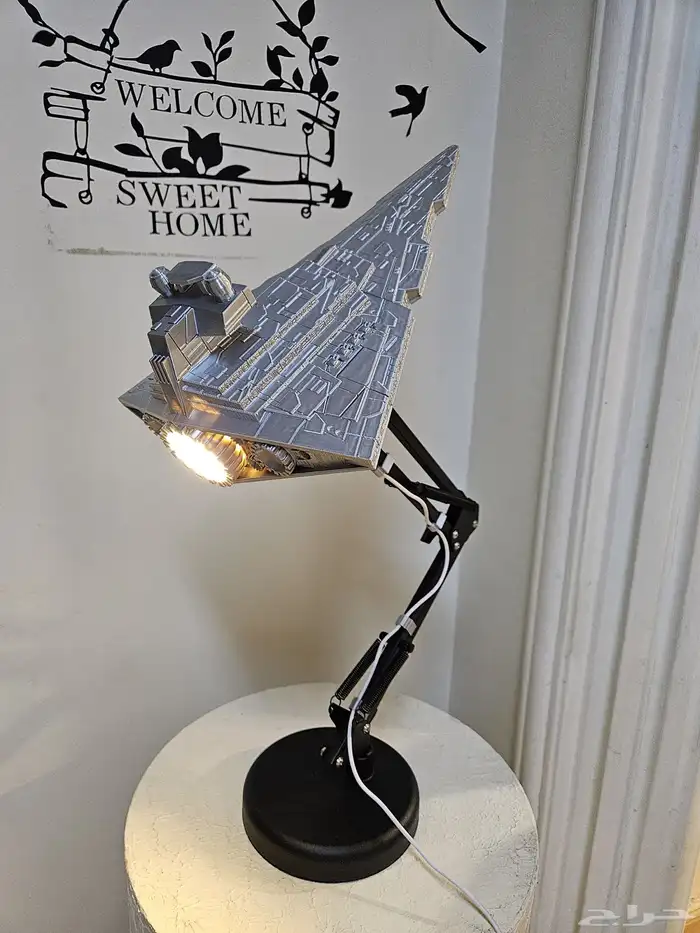 اضاءة مكتبية تصميم مميز على شكل مجسم سفينة فضائية 2