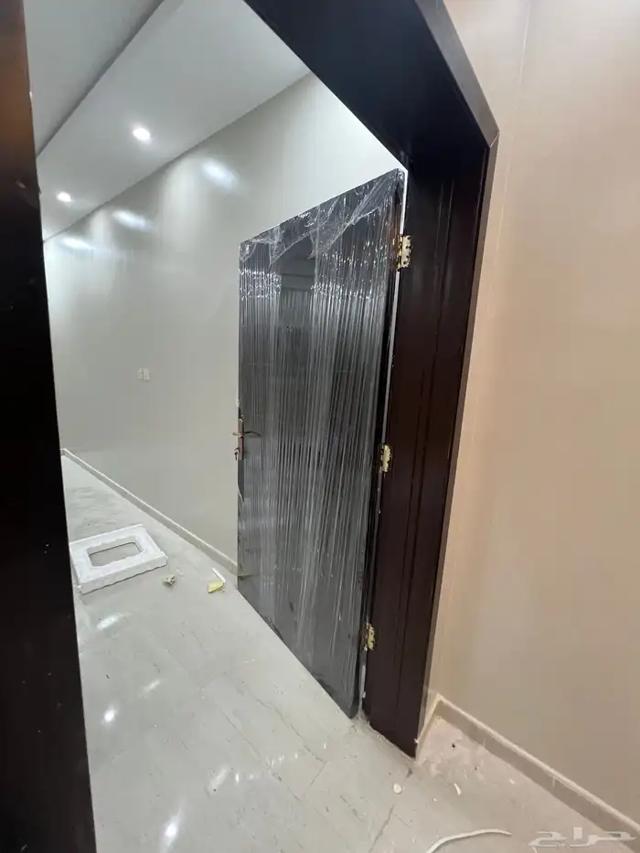 نجار تركيب غرفه نوم و ابواب خشب و بويا وتركيب دوليب 2