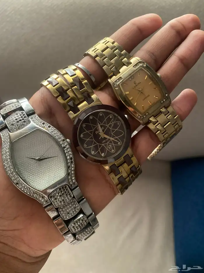 ساعات للزينة مافيها حجار الحبة ب 10 ريال بس كلهم ب30 0