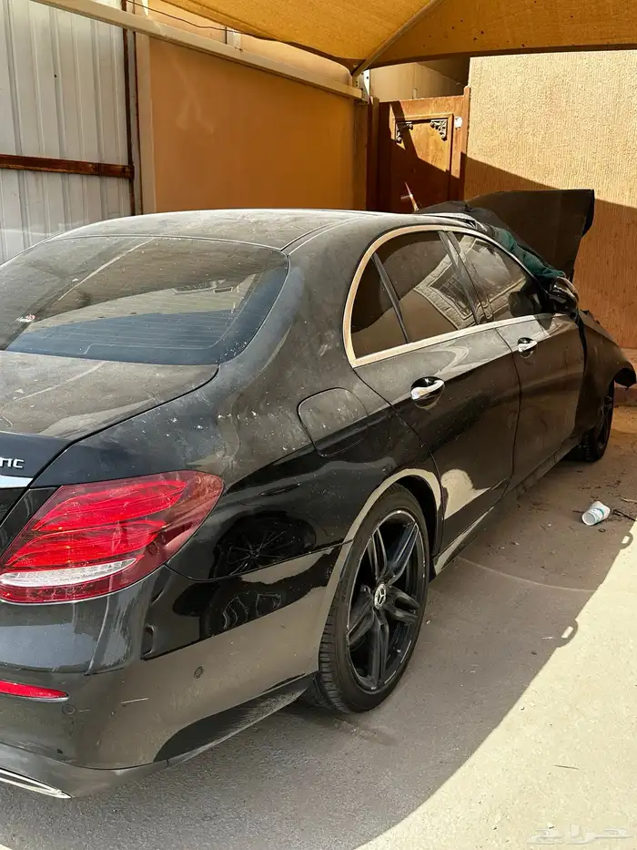 للبيع مرسيدس E400 AMG (مصدوم) 4