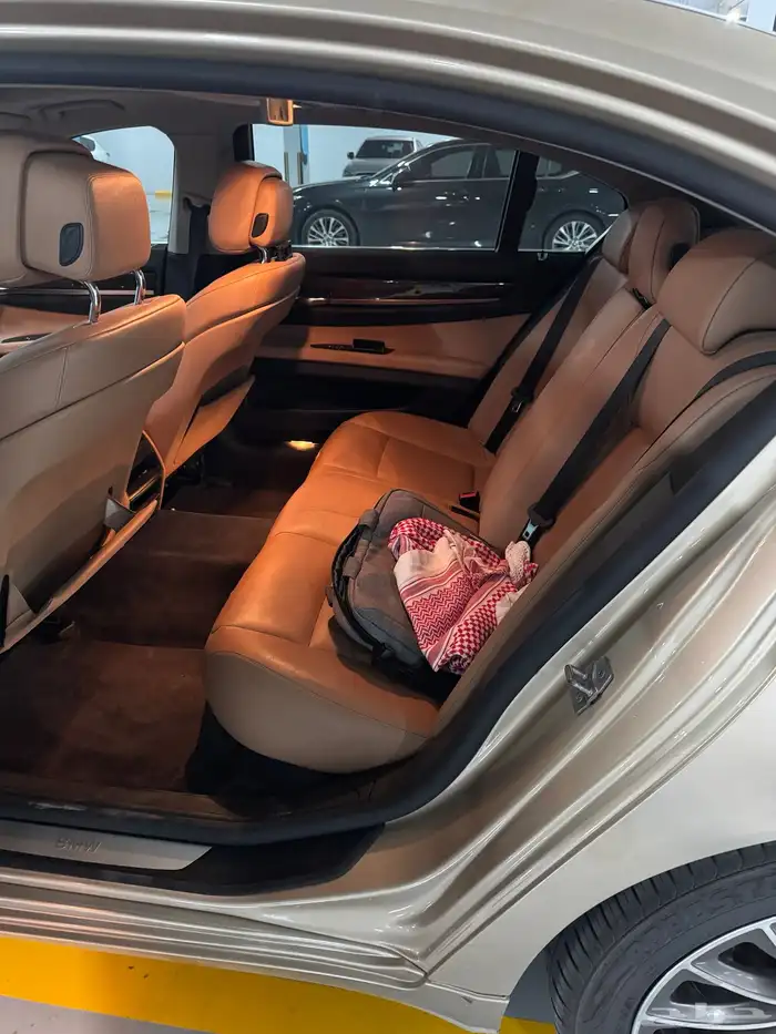 بي ام 2011 730 نظيفه 10