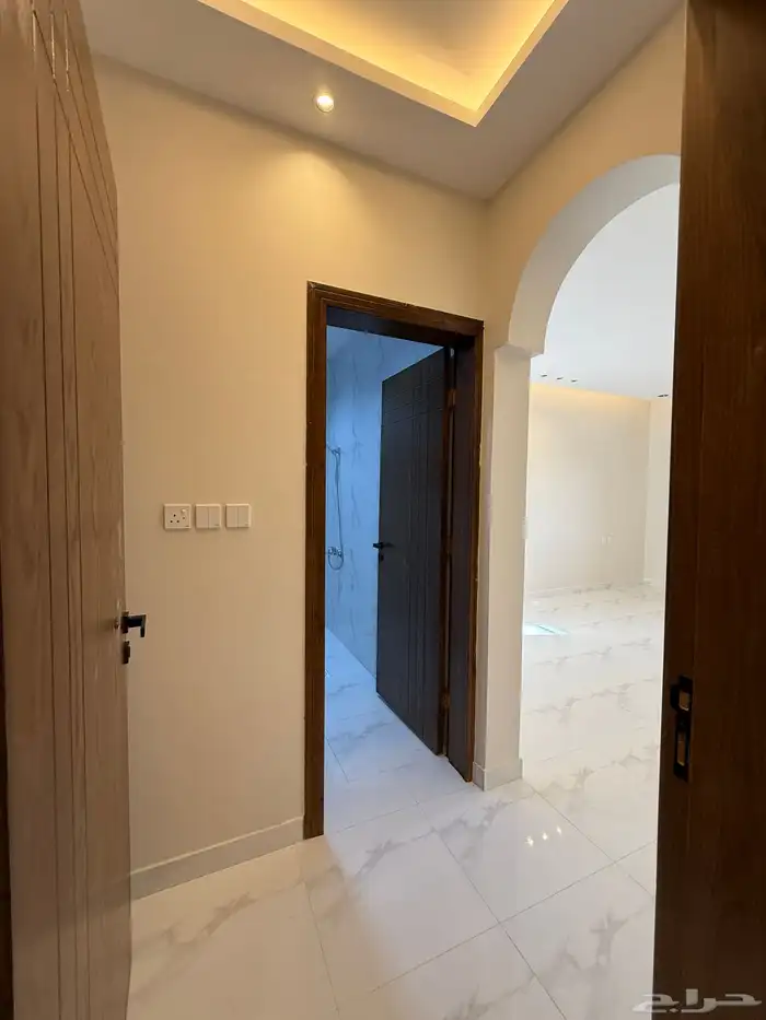 للبيع دور ارضى بحوش بمداخل مستقله ب 550 الف شمال الخميس 18