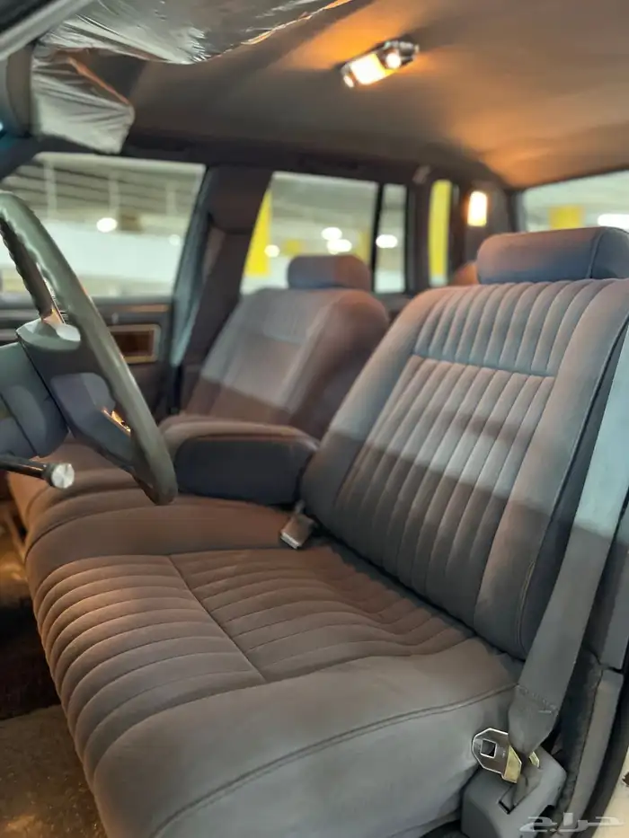 لينكون تاون كار 1983 مخزن كلاسيك سعودي وكالة ( تم البيع ) . 36