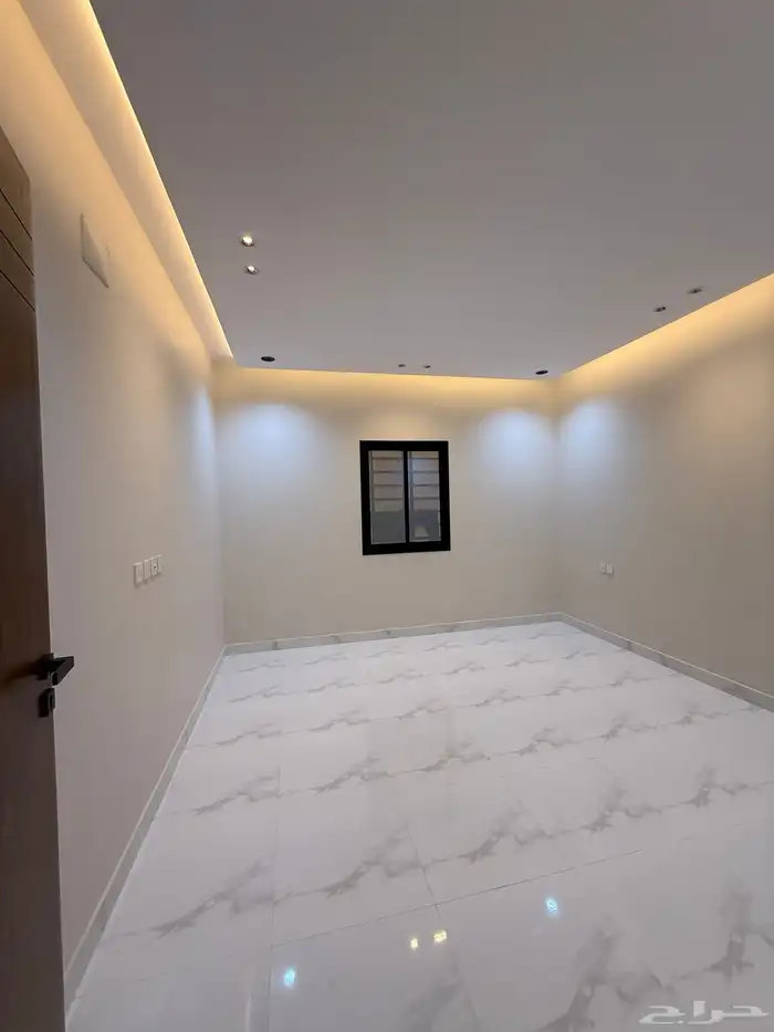 للبيع دور ارضى بحوش بمداخل مستقله ب 550 الف شمال الخميس 21