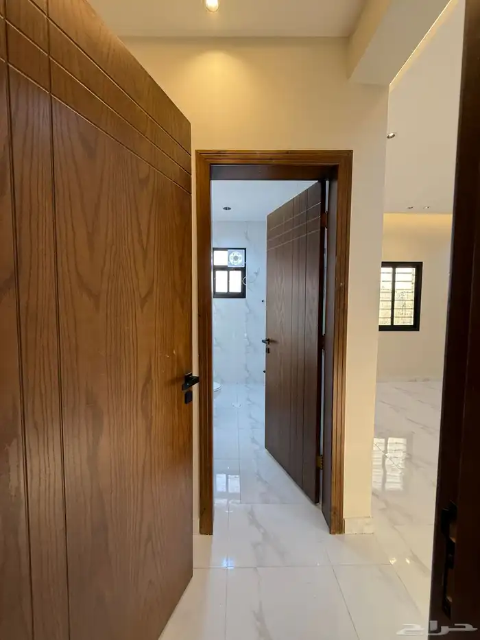 للبيع دور ارضى بحوش بمداخل مستقله ب 550 الف شمال الخميس 20