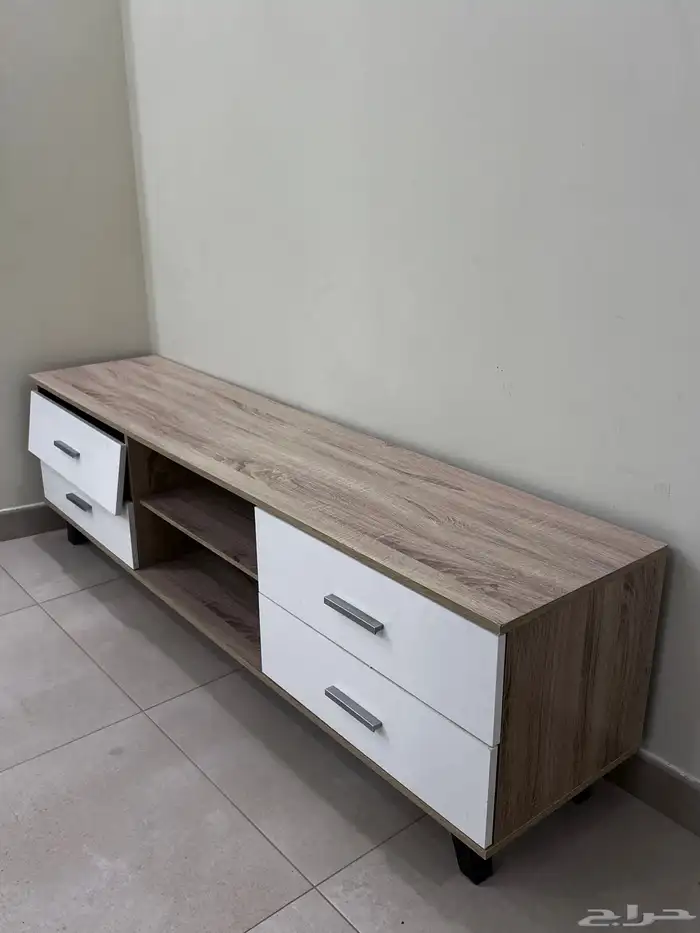 طاولة تلفاز 2