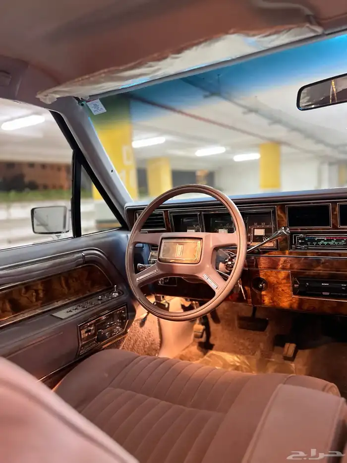 لينكون تاون كار 1983 مخزن كلاسيك سعودي وكالة ( تم البيع ) . 43