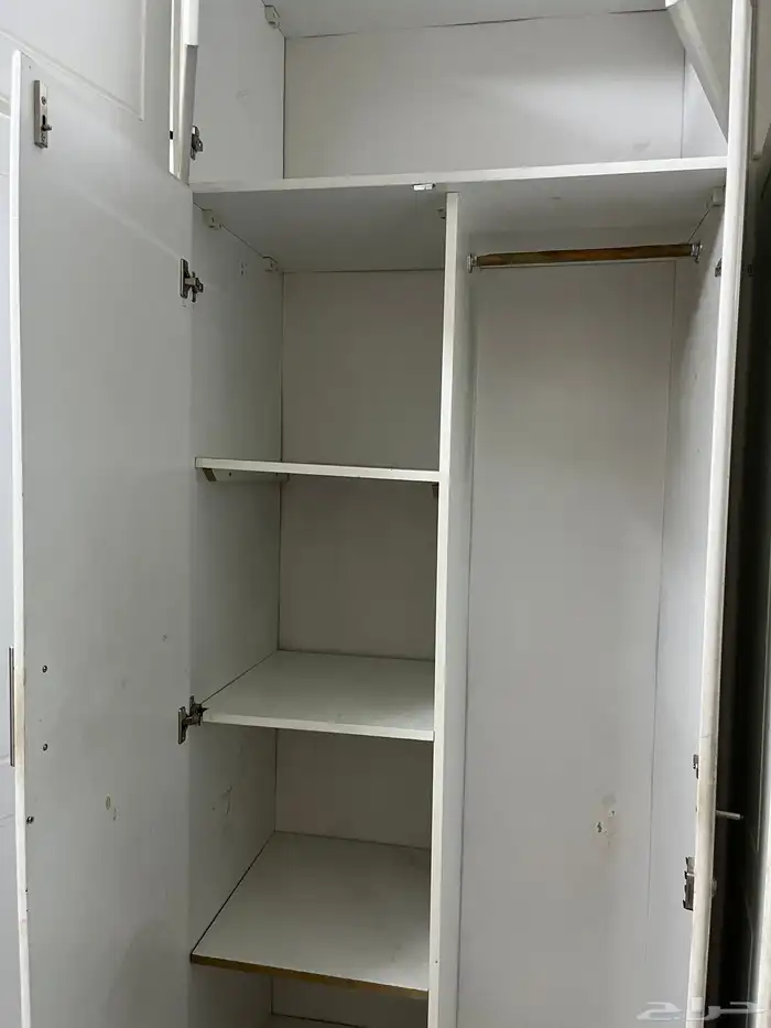 دولاب ملابس مع كرسي وطاولة وكومدينه 0