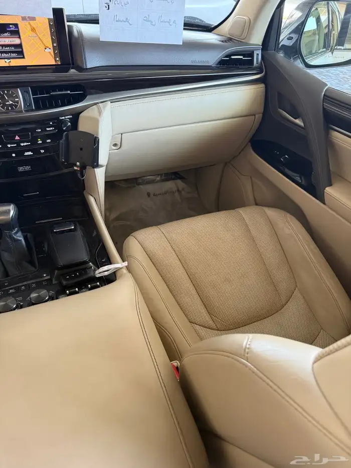 لكزس LX570 موديل 2018 32