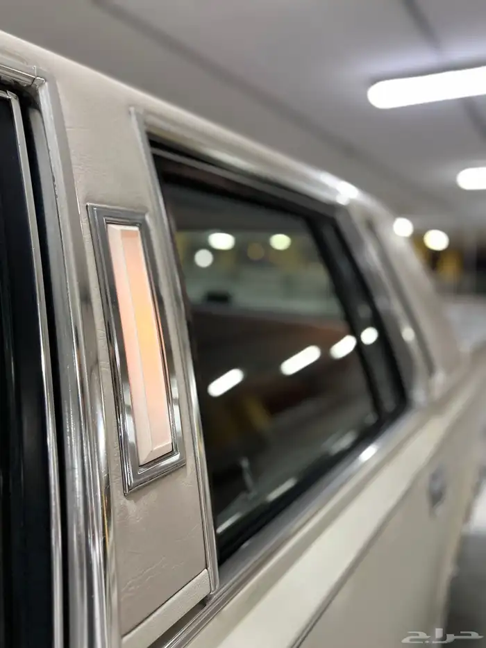 لينكون تاون كار 1983 مخزن كلاسيك سعودي وكالة ( تم البيع ) . 24