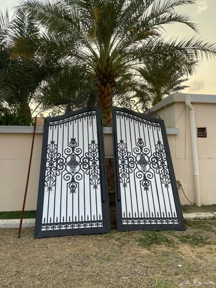 باب 3 متر ونص تقريبا 1