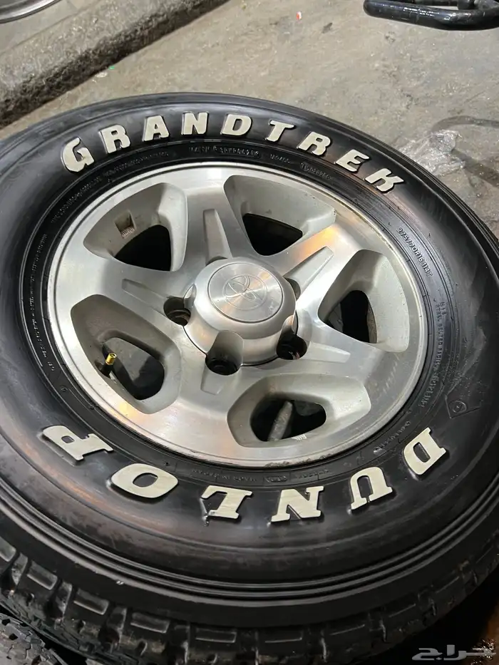 جنوط   رفرف مع كفرات دنلوب مقاس 275 70 16 تاريخ 21 8