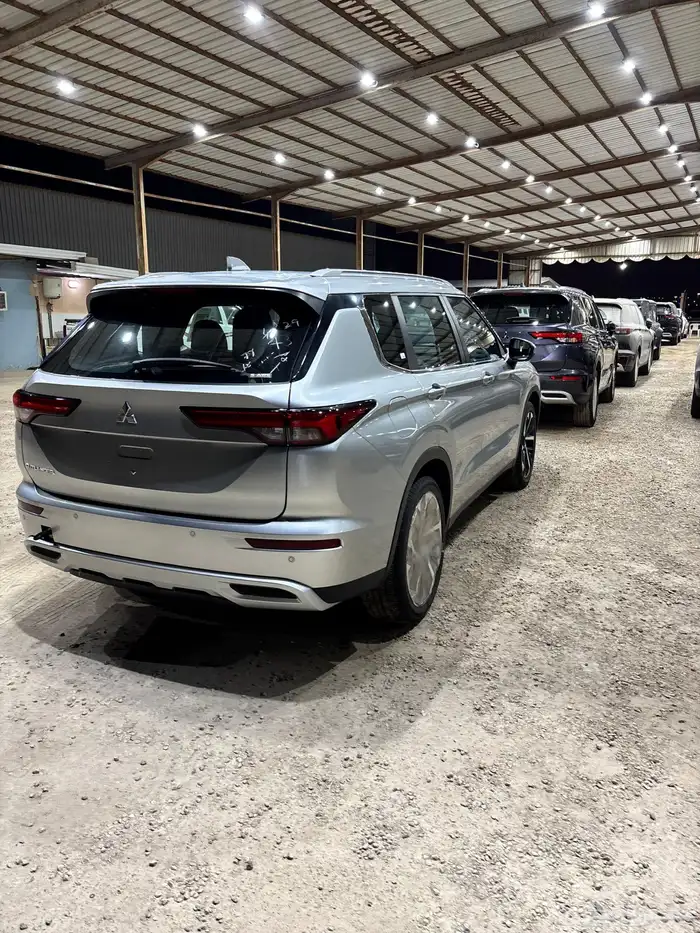 ميتسوبيشي اوتلاندر 2025 ب 110900 شامل ضريبة نص فل حصري عرضض 6