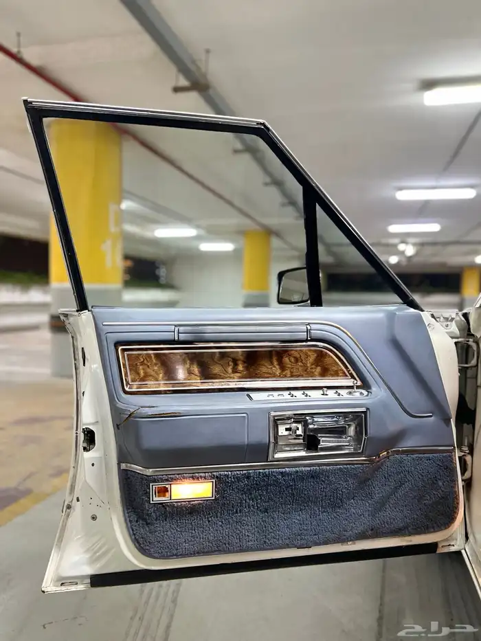 لينكون تاون كار 1983 مخزن كلاسيك سعودي وكالة ( تم البيع ) . 25