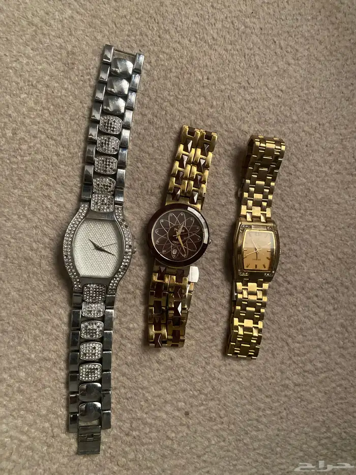 ساعات للزينة مافيها حجار الحبة ب 10 ريال بس كلهم ب30 1