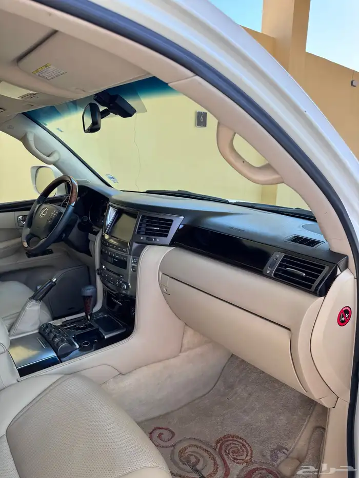 لكزس LX570 موديل 2010 فل DD 15