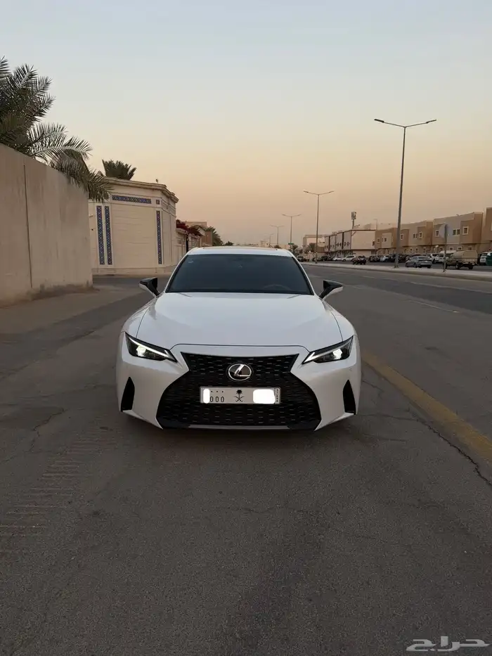 لكزس IS 300 2023 0