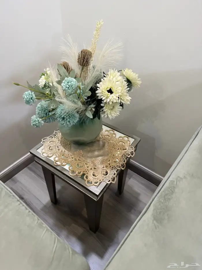 طاوله مع أربع خدمات مرايا مافيه عيوب 1