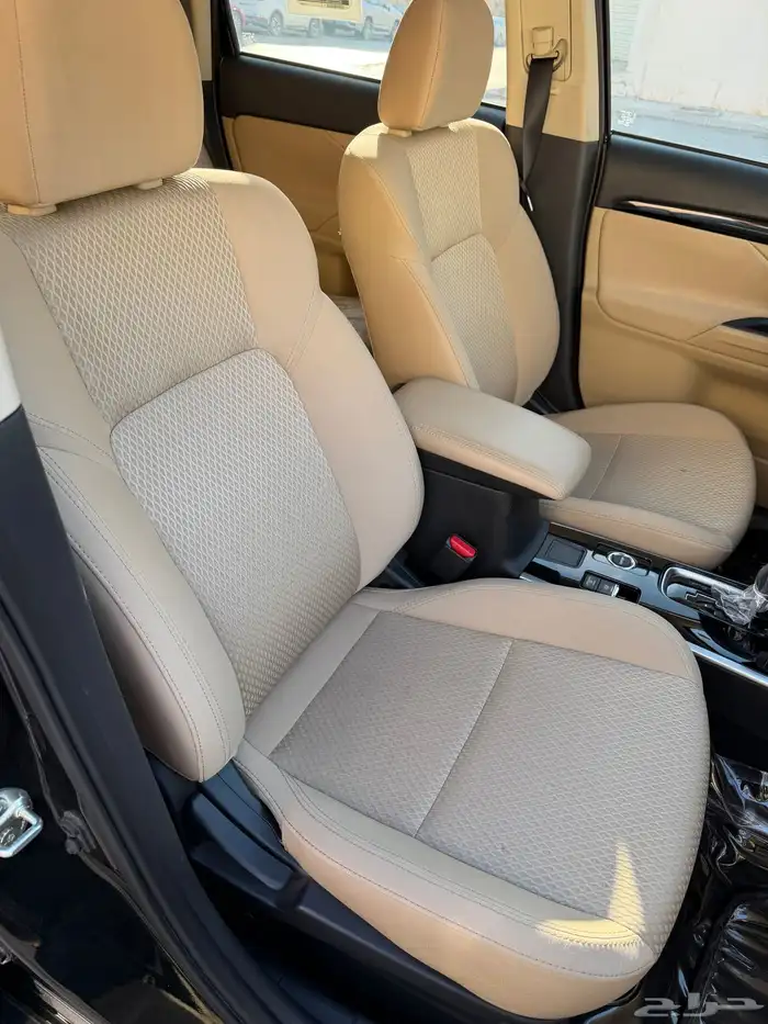 سيارة متسوبيشي اوتلاندر 13