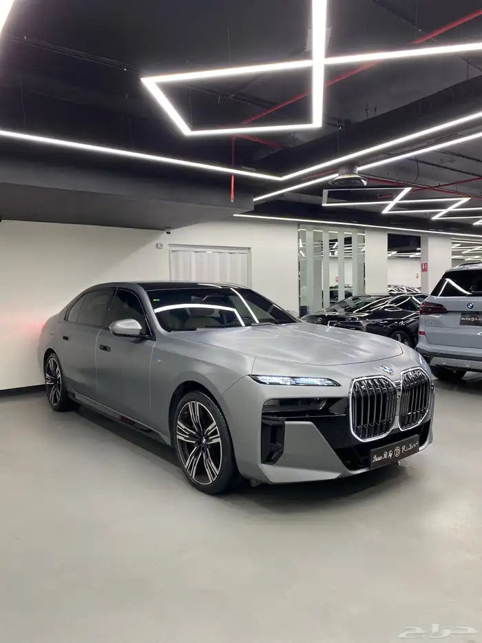 بي ام دبليو 740i 2