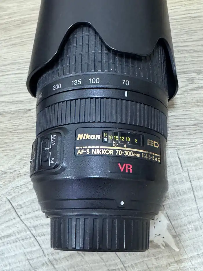 معدات تصوير كاميرا وعدساتها نيكون 5300 وفلاش ومايك لاسلكي 2