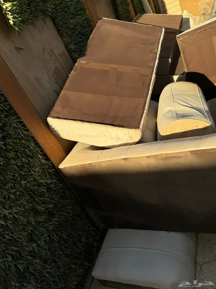 ديكورات مكيفات5 وواحد مكيف فرشات ارضية ثنتين مساند ومراكي 2