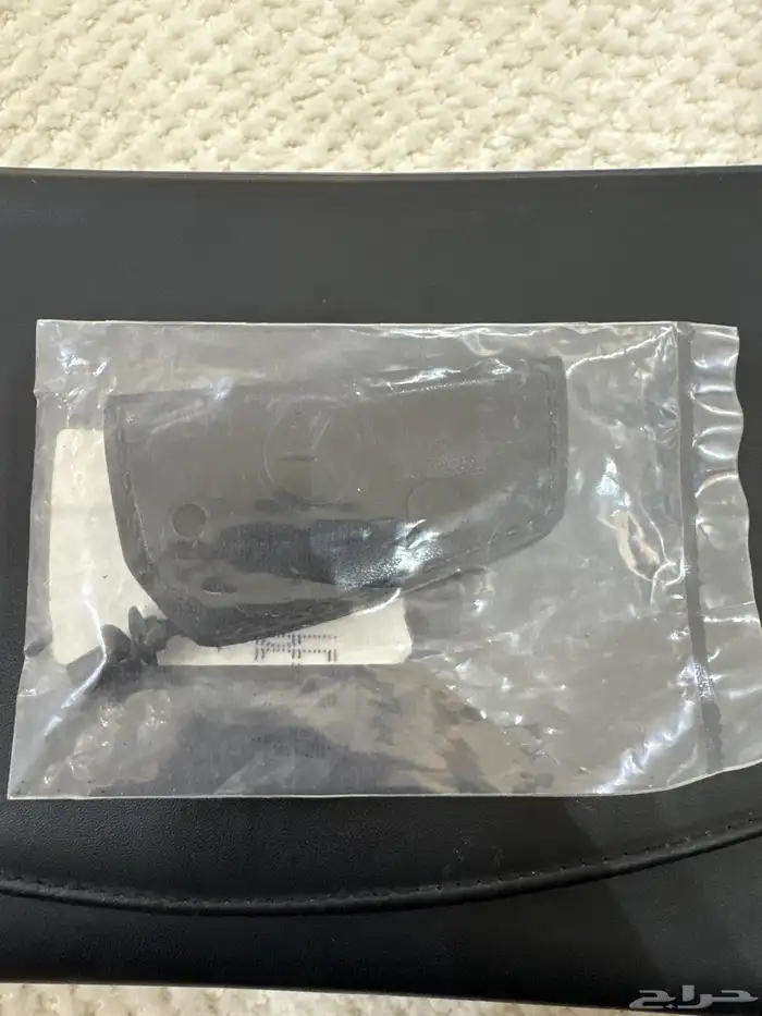 للبيع ميداليه مرسيدس جلد اصلي 1