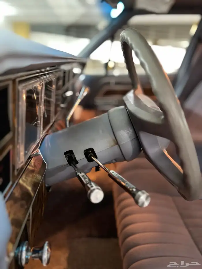 لينكون تاون كار 1983 مخزن كلاسيك سعودي وكالة ( تم البيع ) . 31