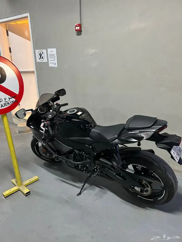 دباب ريس سوزوكي 750 موديل 2020 بلاك ايدشن 1