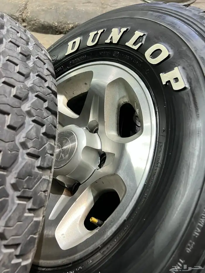 جنوط   رفرف مع كفرات دنلوب مقاس 275 70 16 تاريخ 21 21