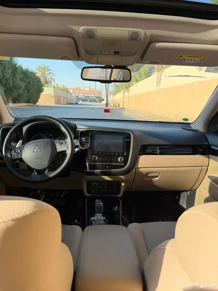 سيارة متسوبيشي اوتلاندر 25