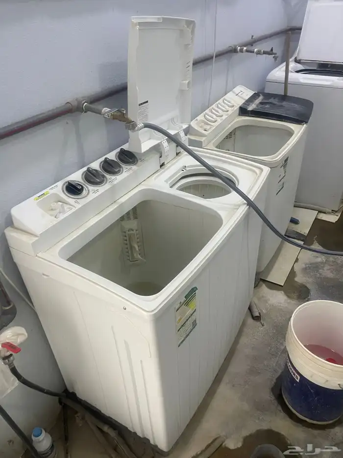 مغسلة مكونه من مكبس وبلر وأربع غسالات تماتيك 10كيلو وثلاث 3