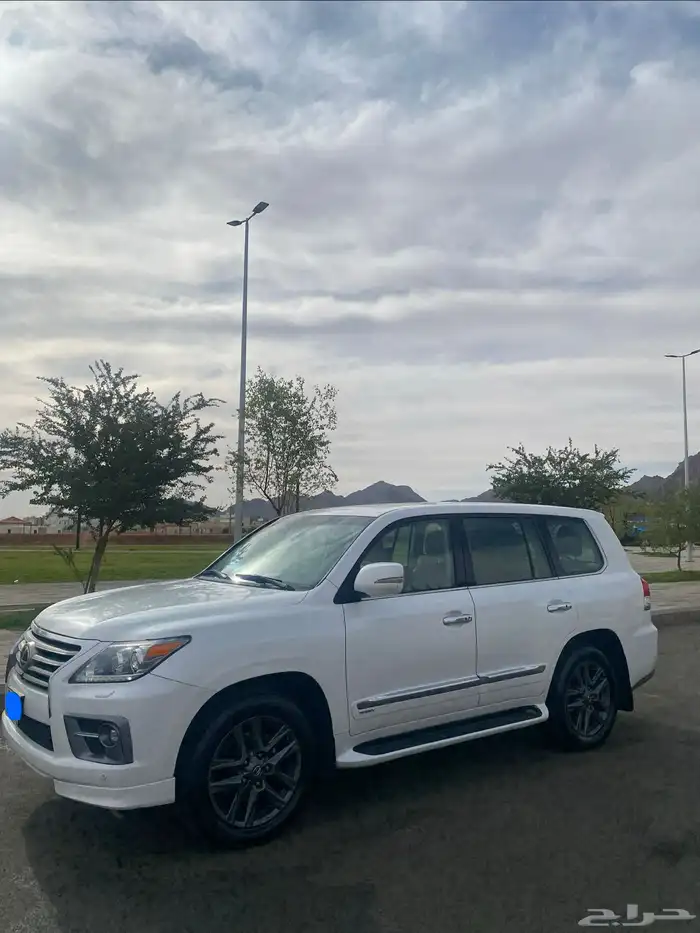 جيب لكزس فئه AA موديل 2013 4