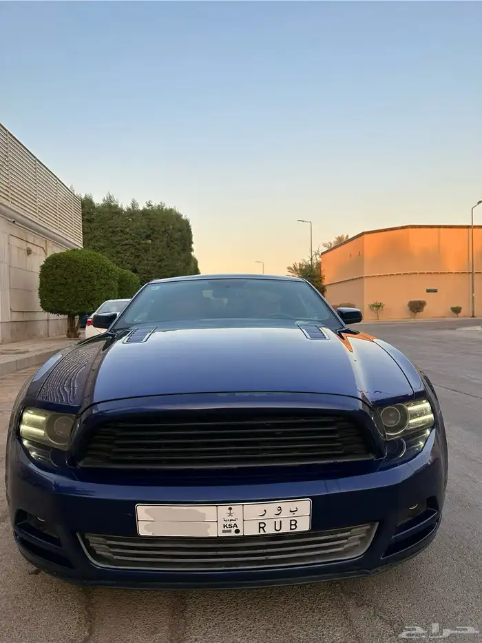 2013 موستنج 5.0 قير عادي فل بانوراما داخلي احمر 4