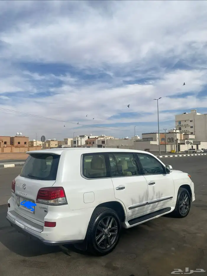 جيب لكزس فئه AA موديل 2013 1