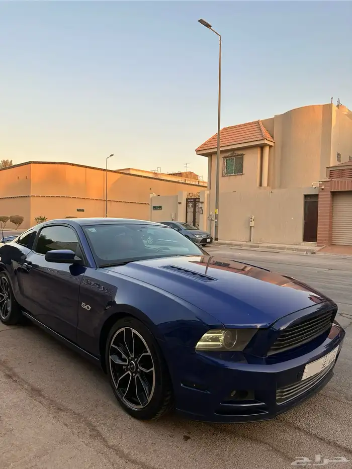 2013 موستنج 5.0 قير عادي فل بانوراما داخلي احمر 3