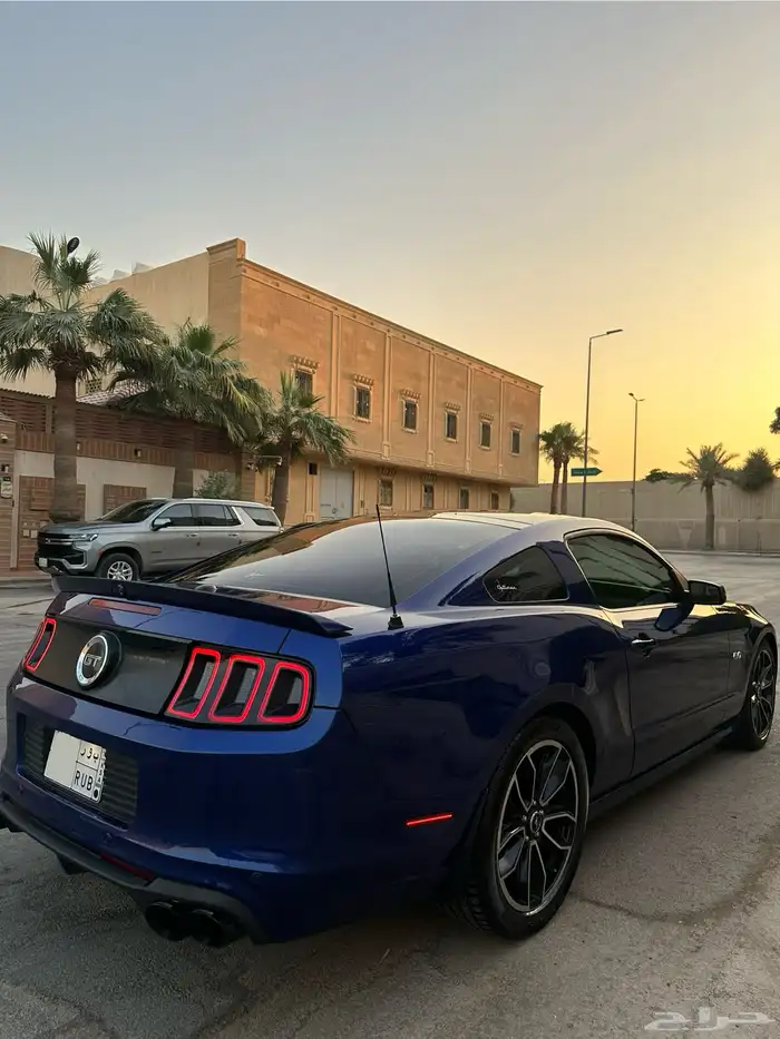 2013 موستنج 5.0 قير عادي فل بانوراما داخلي احمر 2