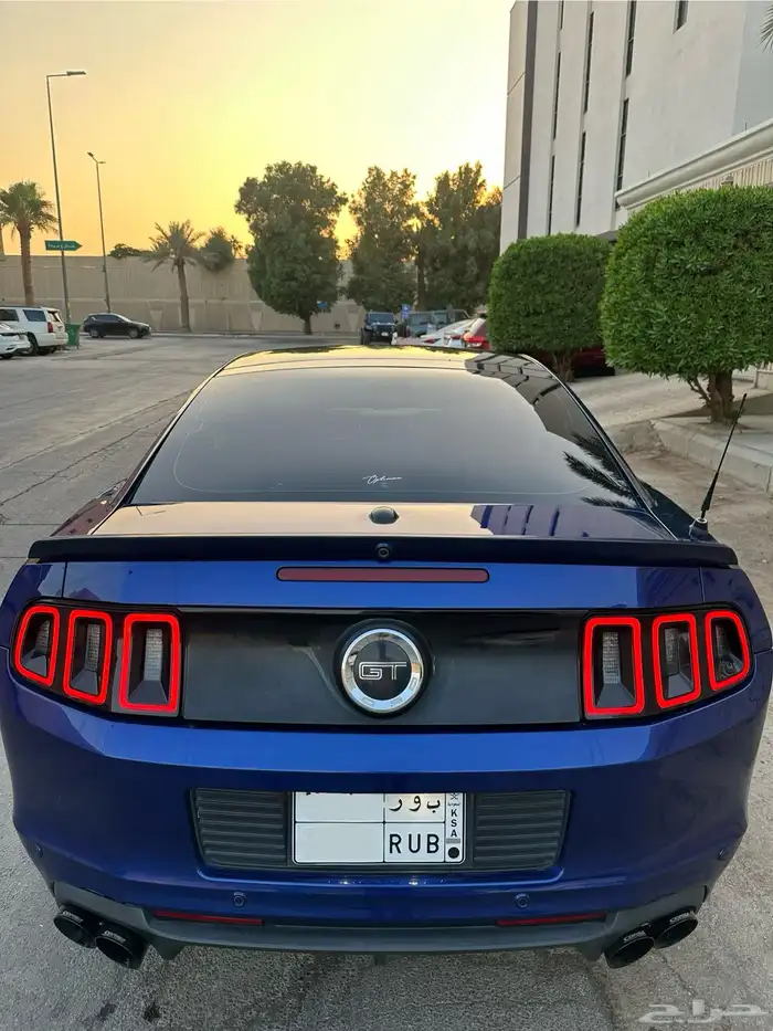 2013 موستنج 5.0 قير عادي فل بانوراما داخلي احمر 6