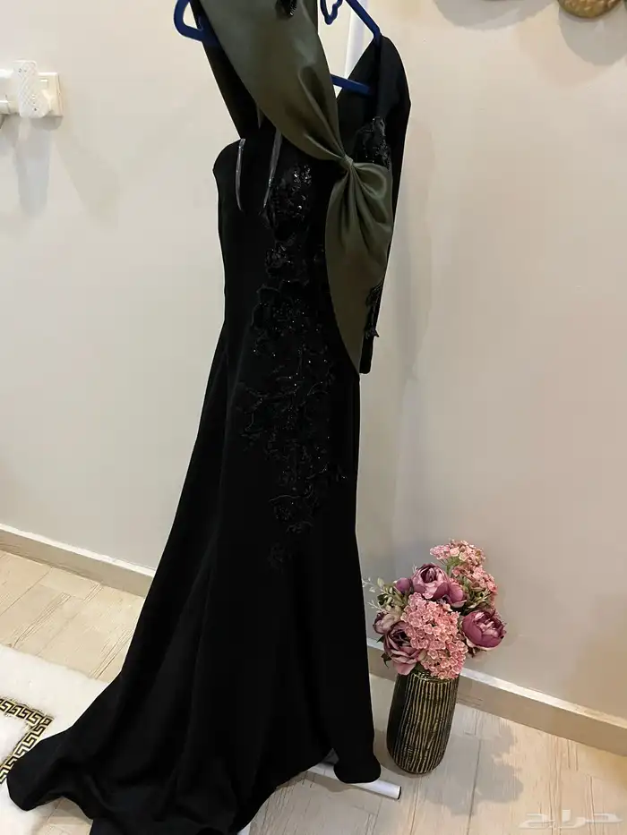 بيع فستان سهرة فخم وأنيق مقاس S جديد 1