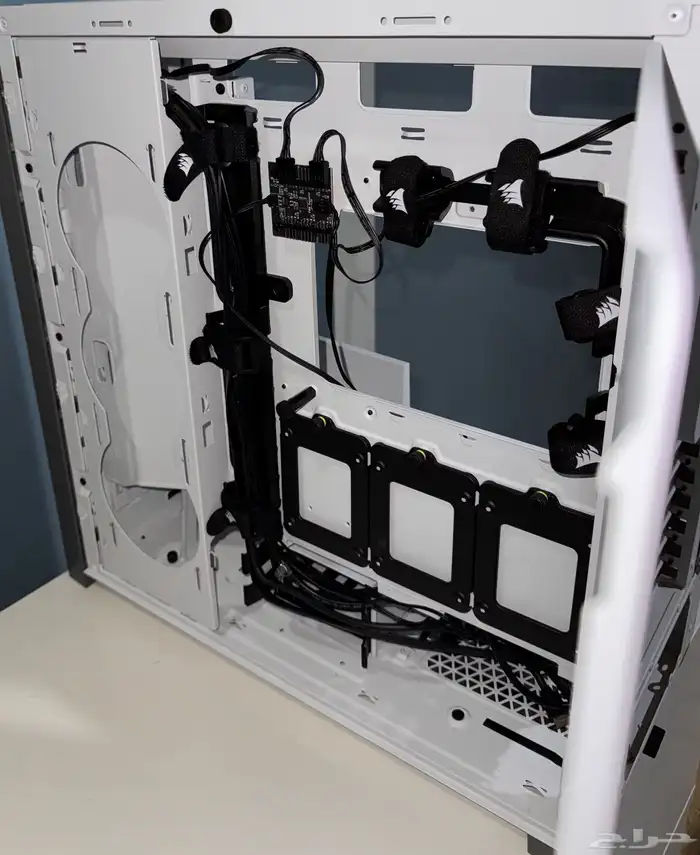 case corsair 5000D للبيع 1