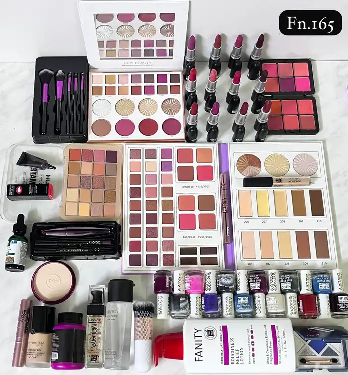 طقم مكياج مميز 17