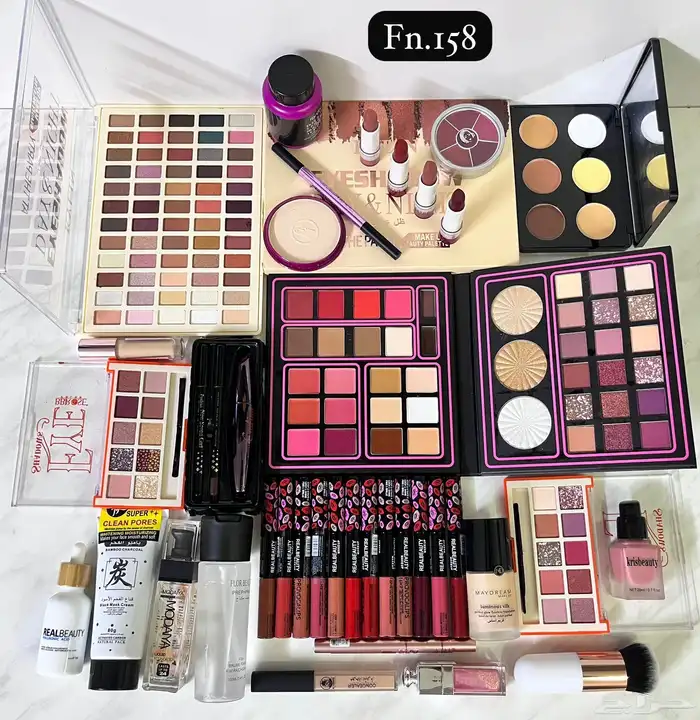 طقم مكياج مميز 20