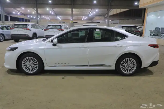 كامري LE فتحة بنزين 2025 جديد ابيض 4