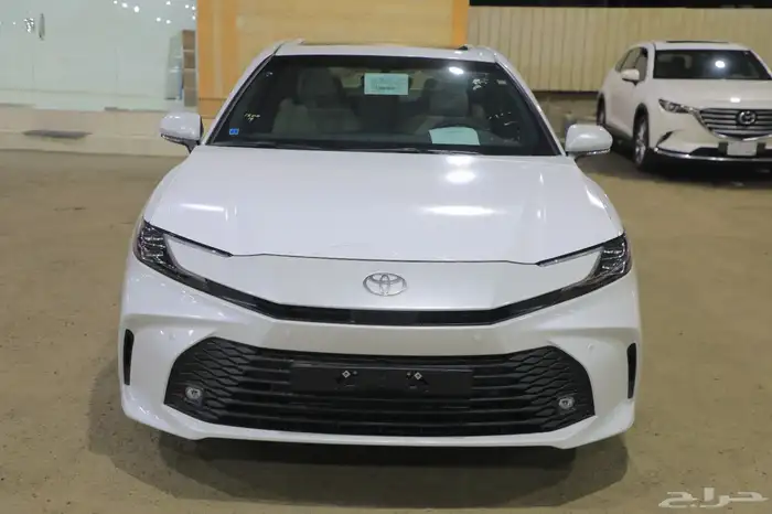 كامري LE فتحة بنزين 2025 جديد ابيض 1