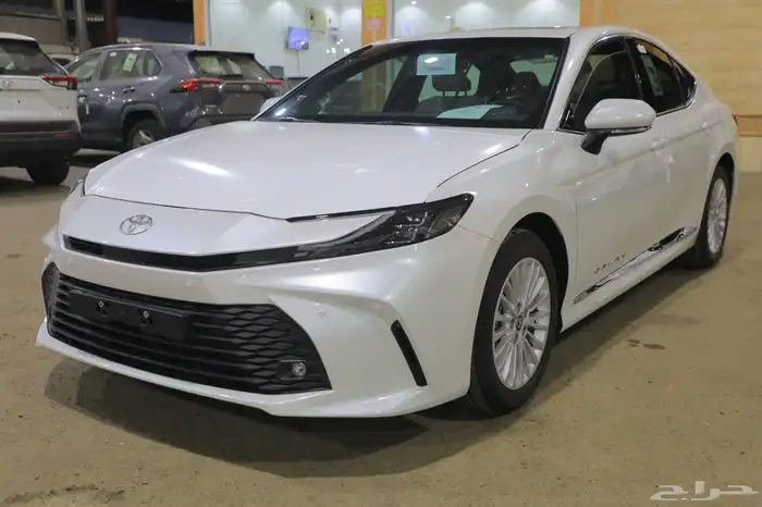 كامري LE فتحة بنزين 2025 جديد ابيض 2