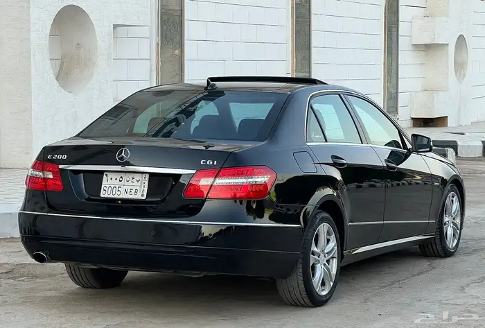 مرسيدس E200 2011 (بحالة ممتازة) 5