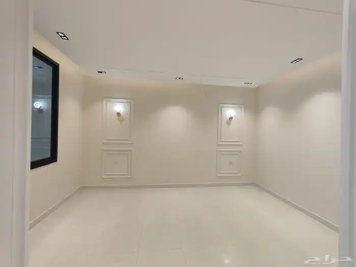 للبيع شقه ارضي بموقع ممتاز باقرب من الخدمات حي المعارض 9